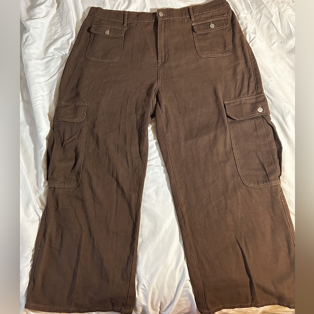 Brown oversized cargo pants. Worn. In good condition!